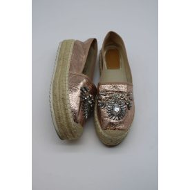 KÖVEKKEL DÍSZÍTETT FÉLCIPŐ 38