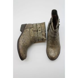 STRASSZOS BOKACSIZMA 37