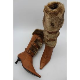 MAGASSARKÚ SZŐRMÉS CSIZMA 38