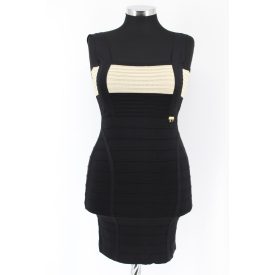 BEHCETTI HÁTUL VÉGIG CIPZÁROS, PASSZOS RUHA 42