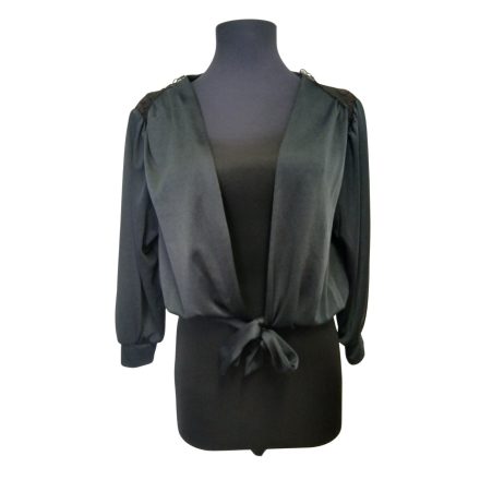 MEGKÖTŐS KARDIGÁN VÁLLTÖMÉSSEL S/M